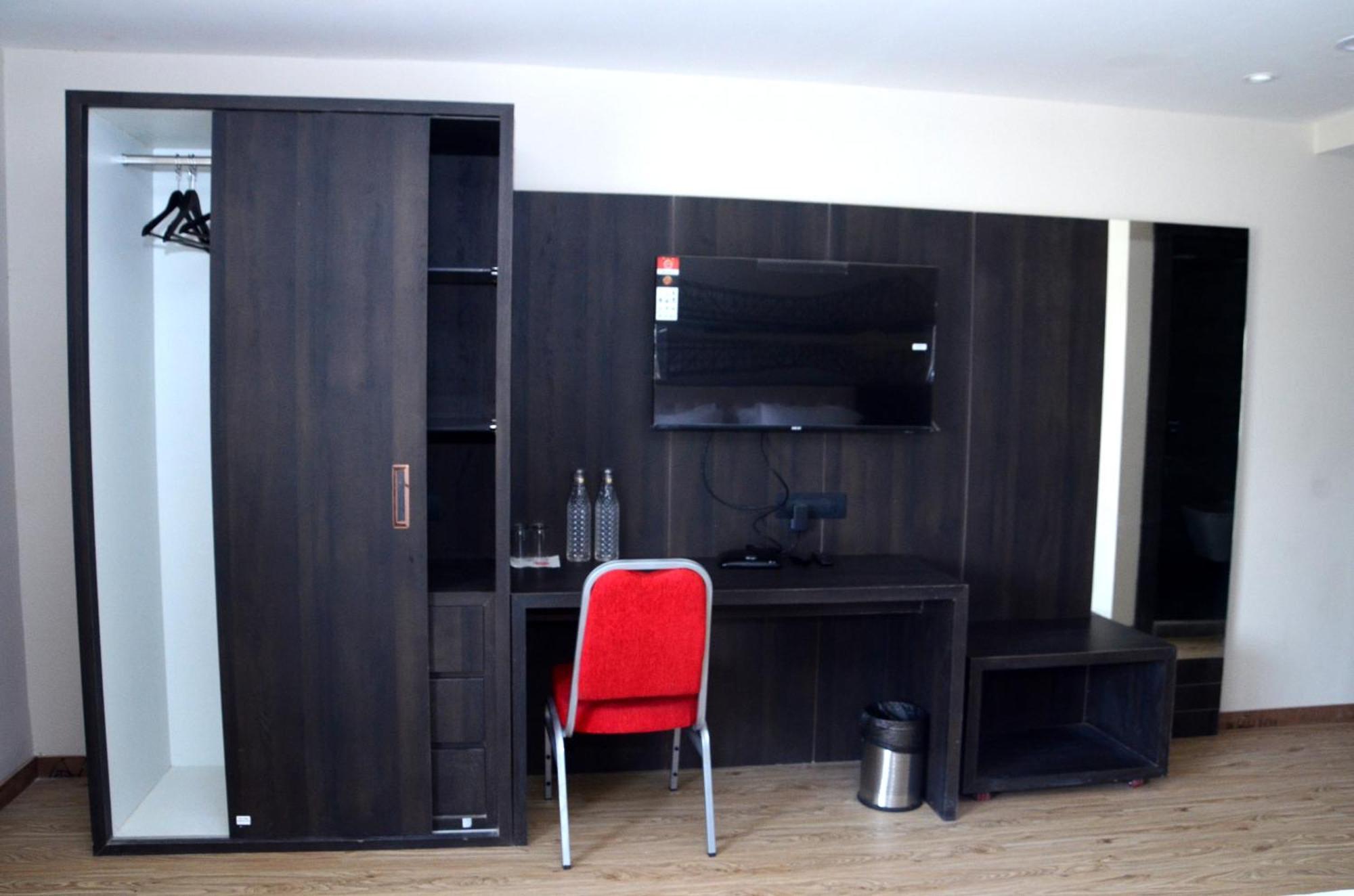 Noxx Residency Hotel Haora Luaran gambar